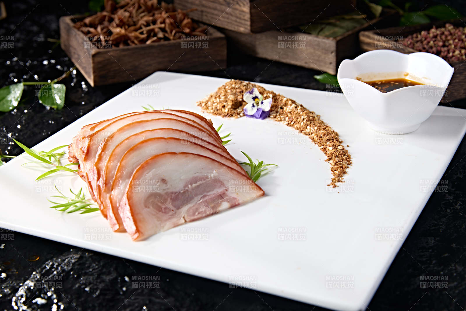 烟熏猪肘花切片