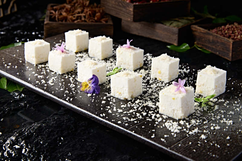 精美凉菜草原奶豆腐丁