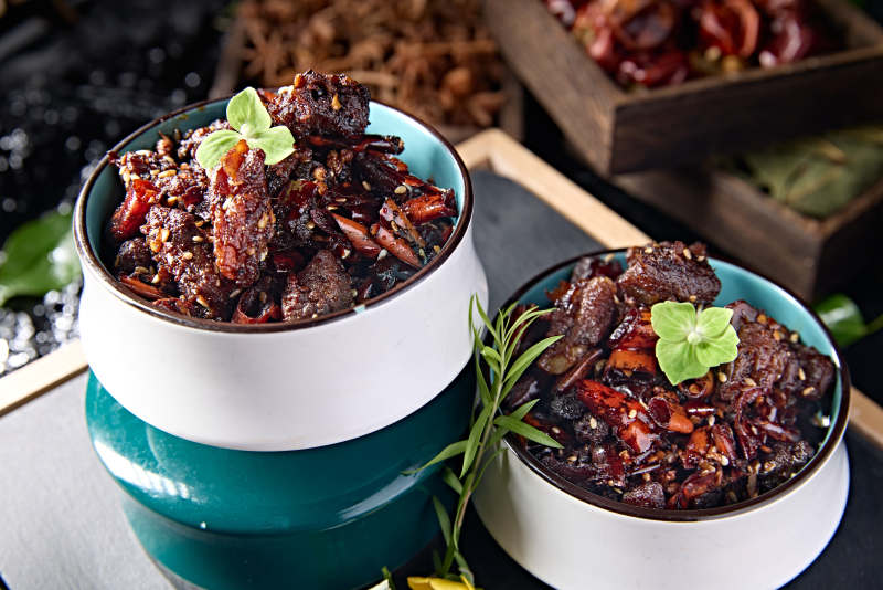 美味凉菜椒麻甜辣牛肉粒