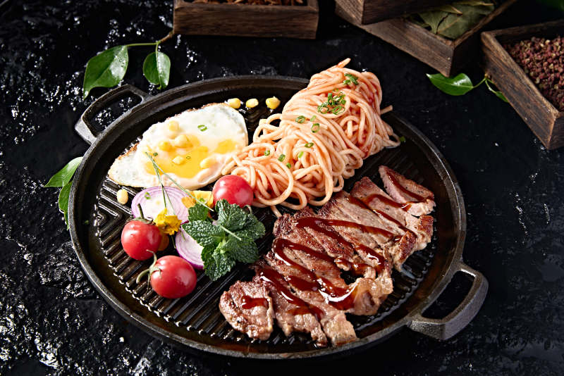 西餐没事煎安格斯牛排配番茄意面