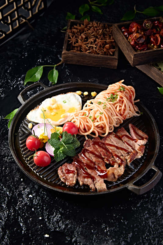 西餐没事煎安格斯牛排配番茄意面