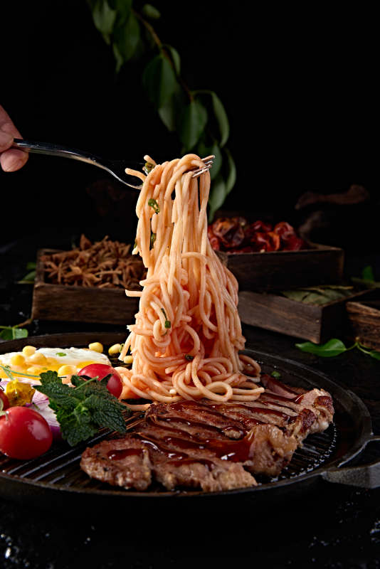 西餐没事煎安格斯牛排配番茄意面