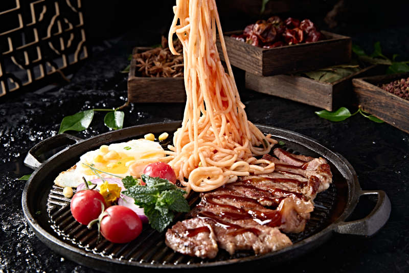 西餐没事煎安格斯牛排配番茄意面