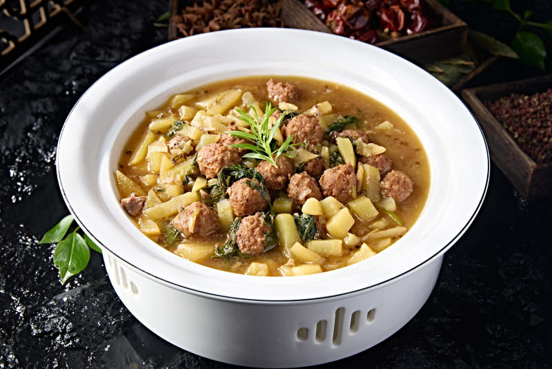 农家炖菜酸菜土豆炖猪肉丸子