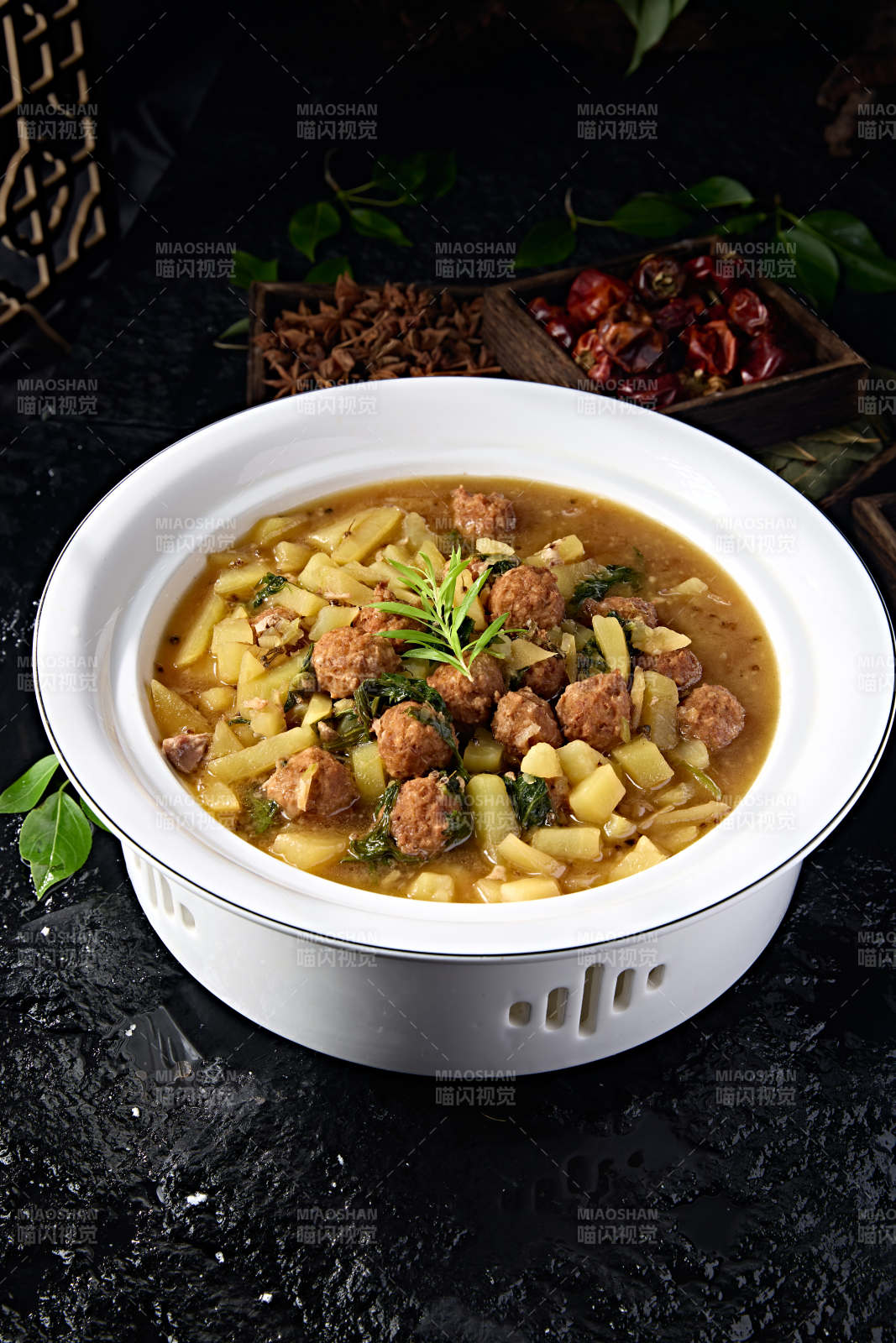 农家炖菜酸菜土豆炖猪肉丸子