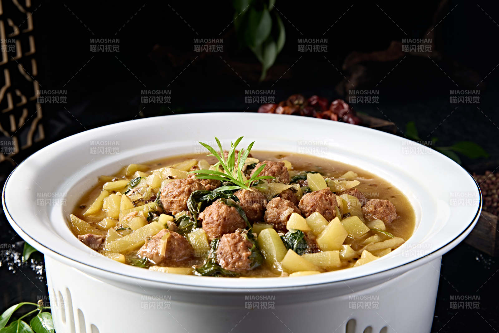 农家炖菜酸菜土豆炖猪肉丸子