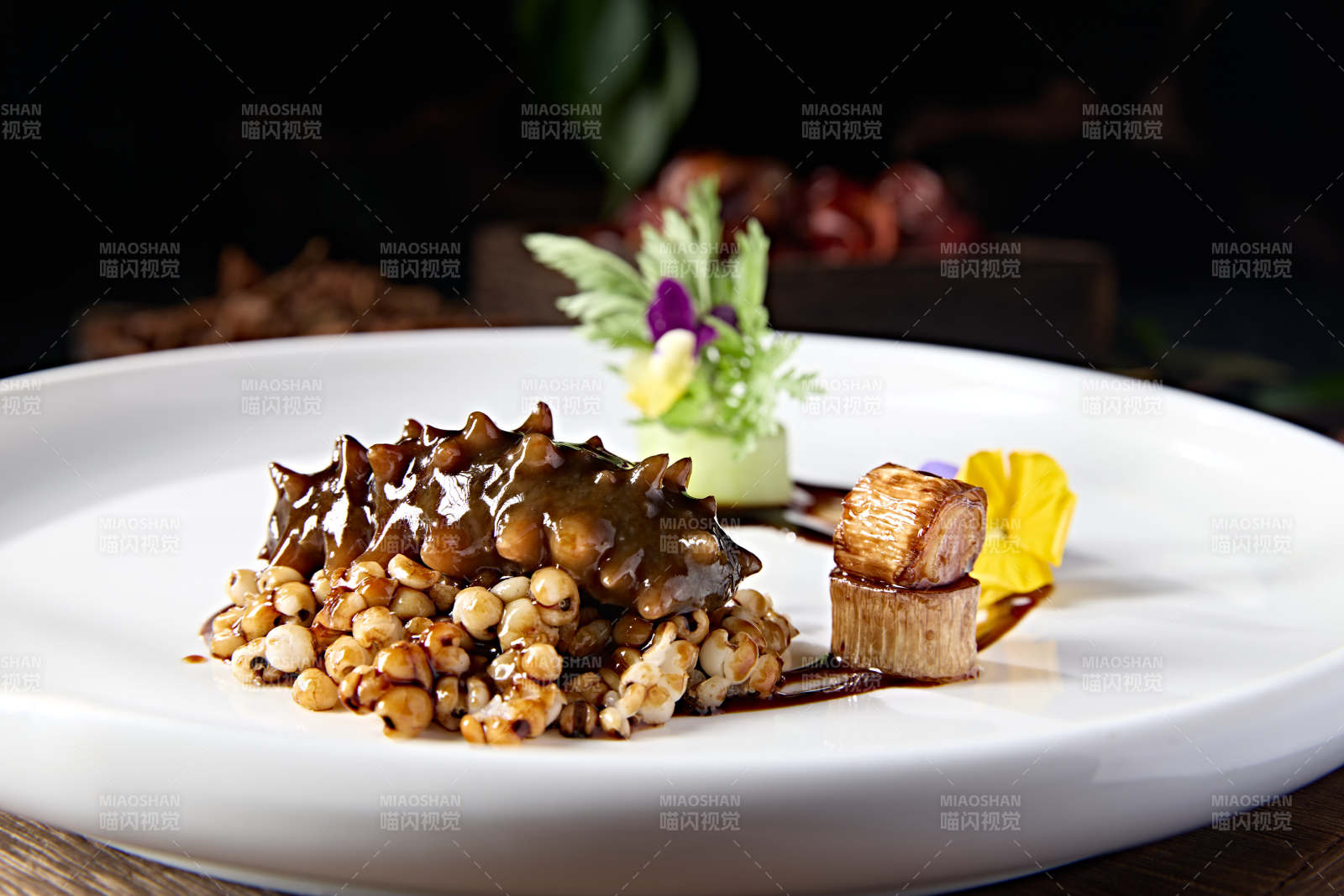 高端美食薏米炖辽参