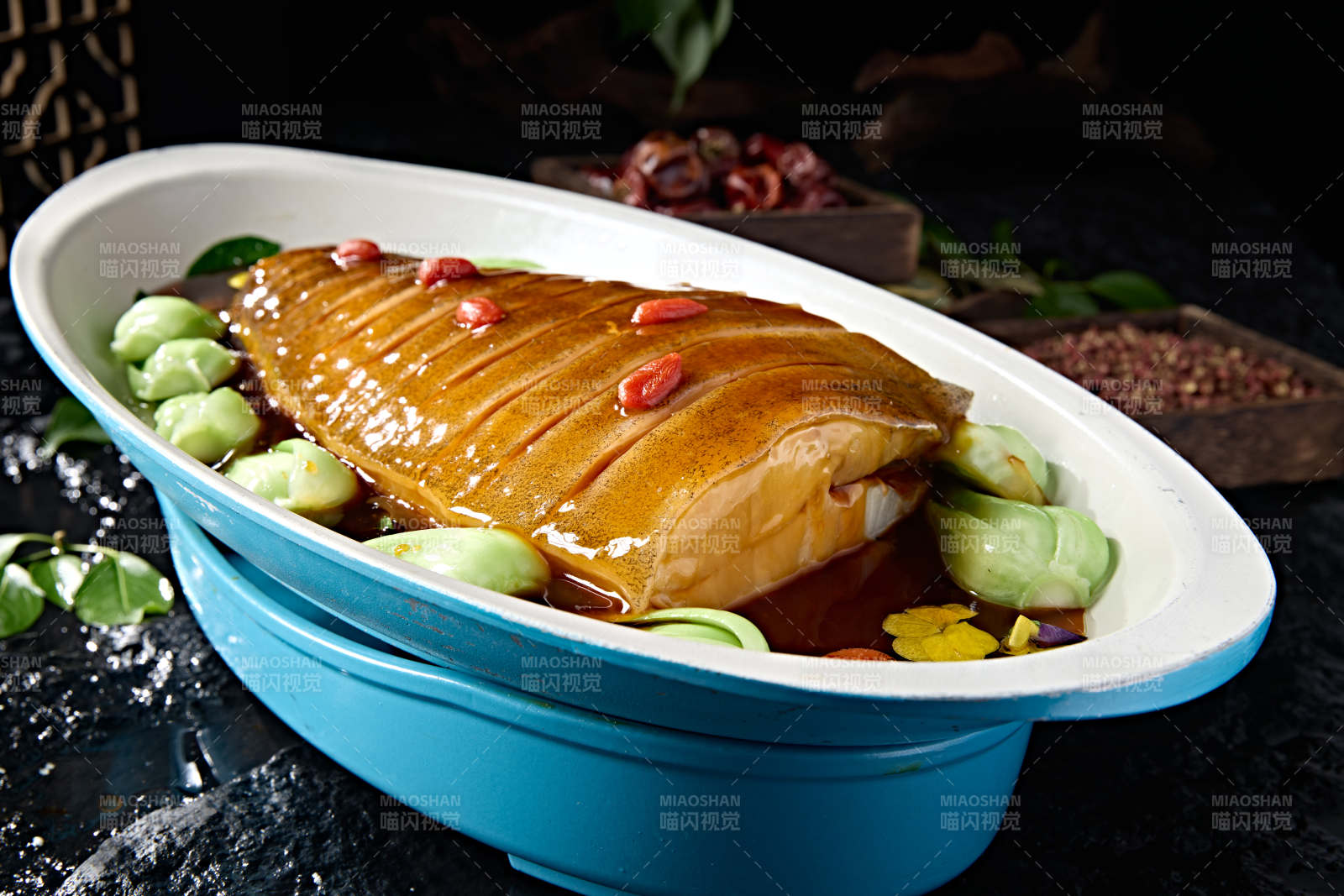 高端美食浇汁红烧鲽鱼身