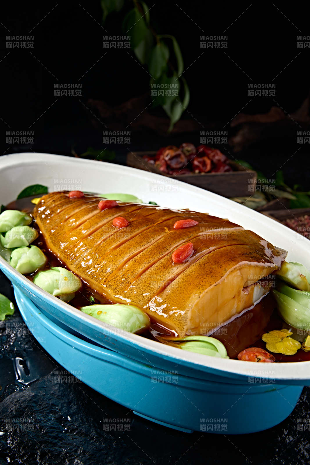 高端美食浇汁红烧鲽鱼身