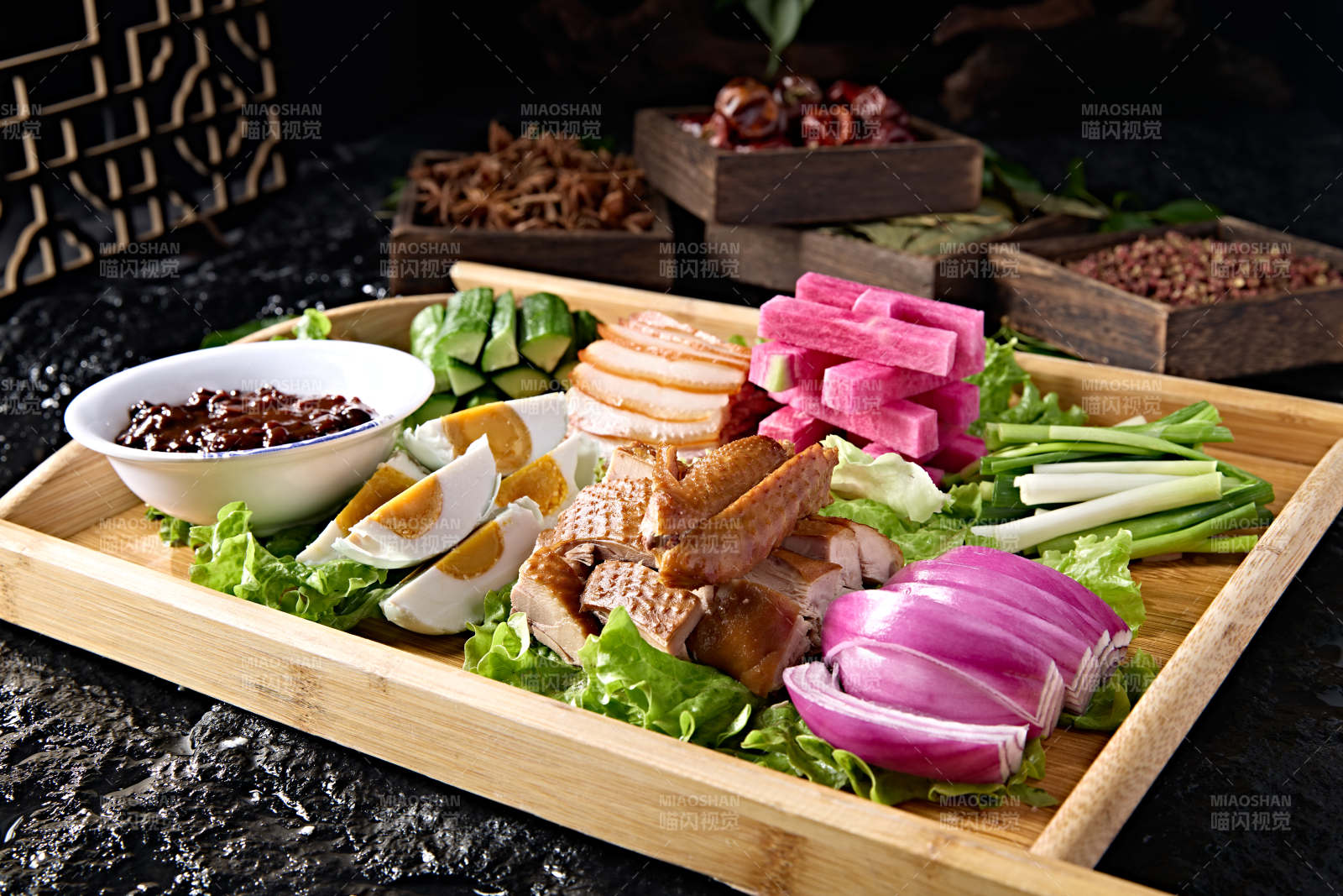 农家荤素搭配蘸酱菜拼盘