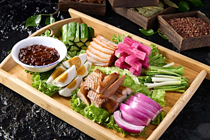 农家荤素搭配蘸酱菜拼盘