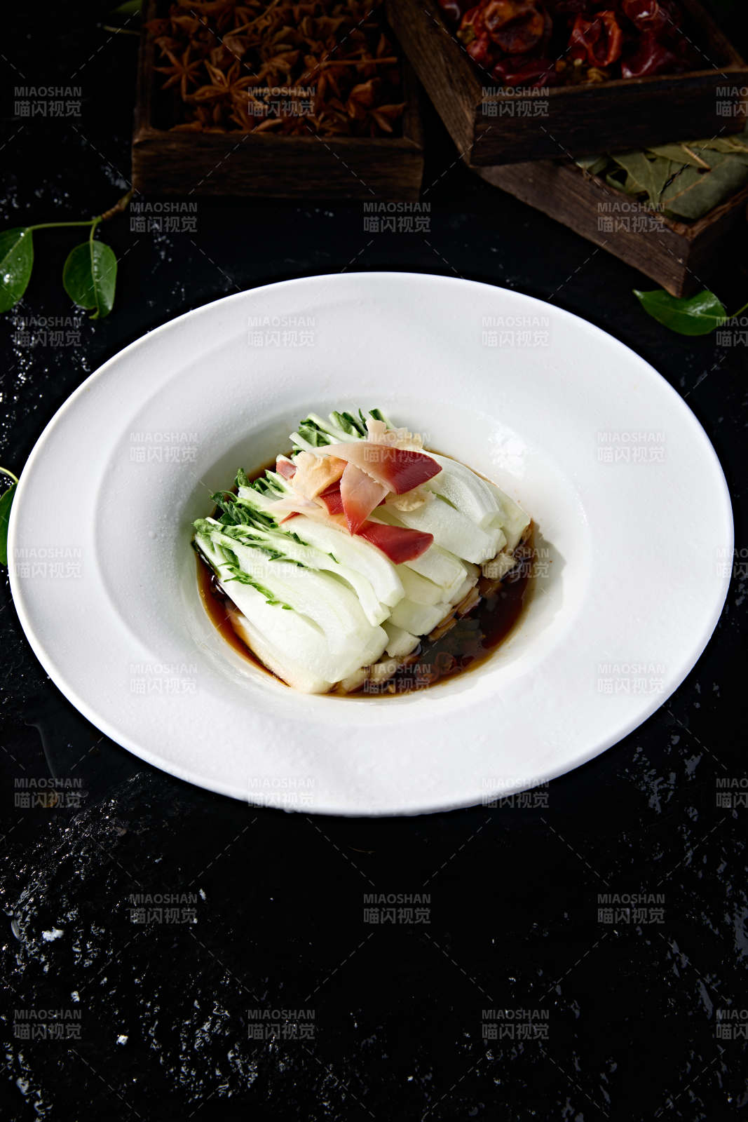 浇汁北极贝尖配奶白菜芯