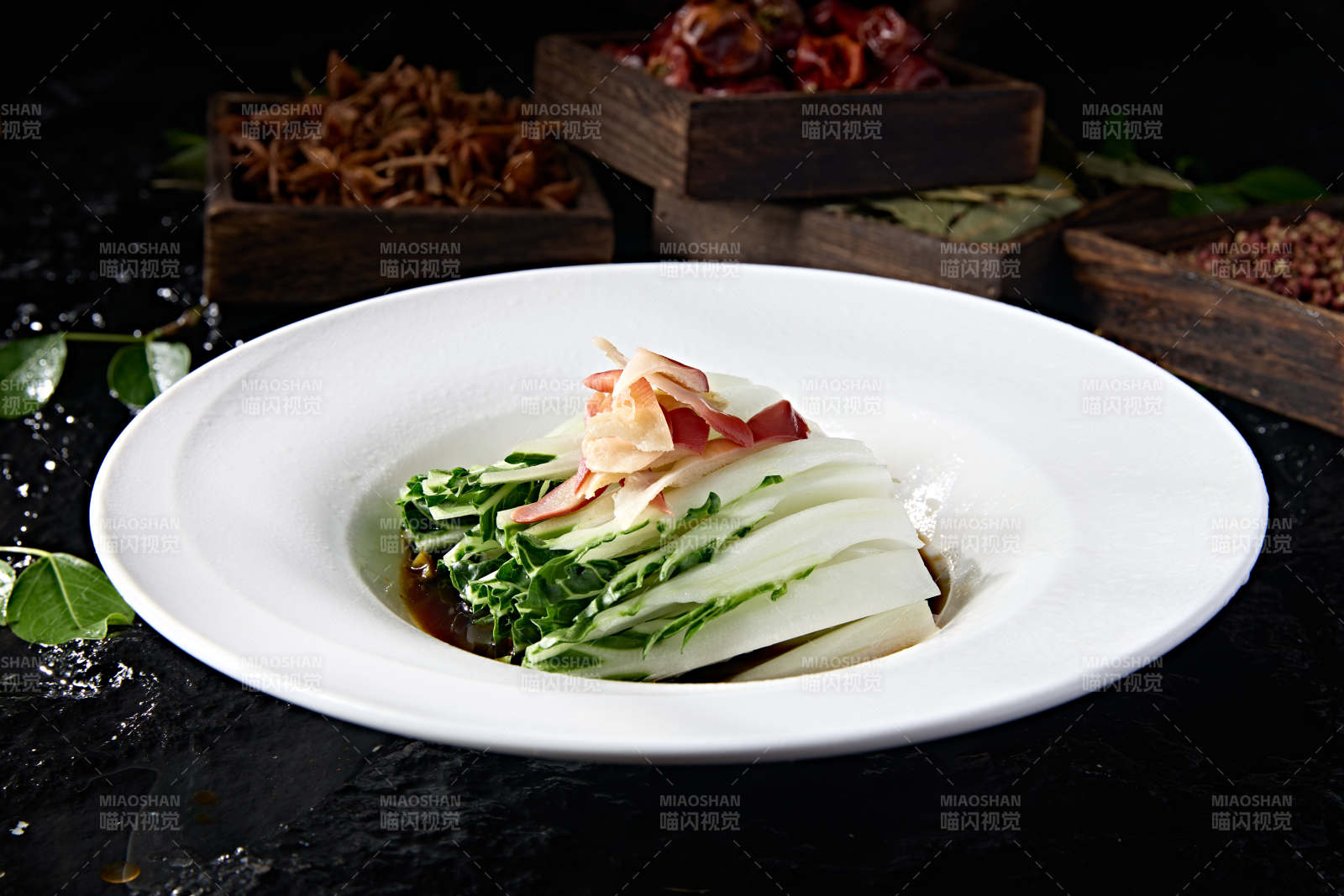 浇汁北极贝尖配奶白菜芯