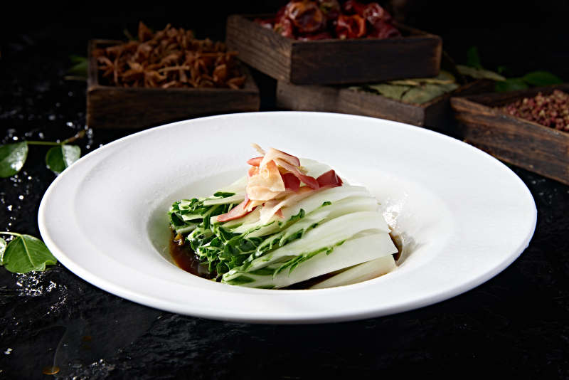 澆汁北極貝尖配奶白菜芯