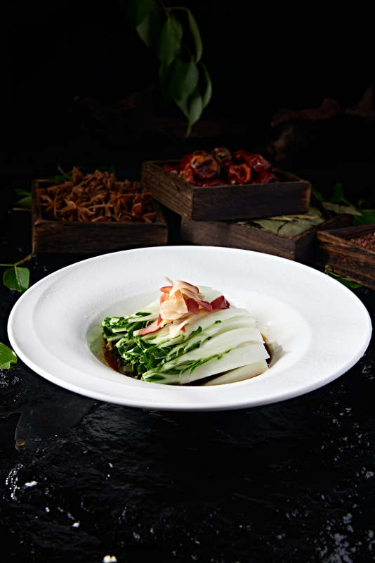 澆汁北極貝尖配奶白菜芯