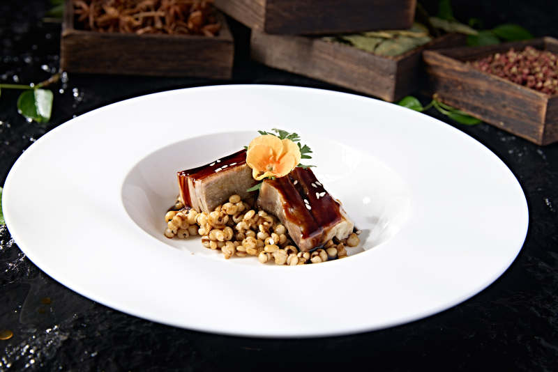 位菜薏米浇汁小羊排