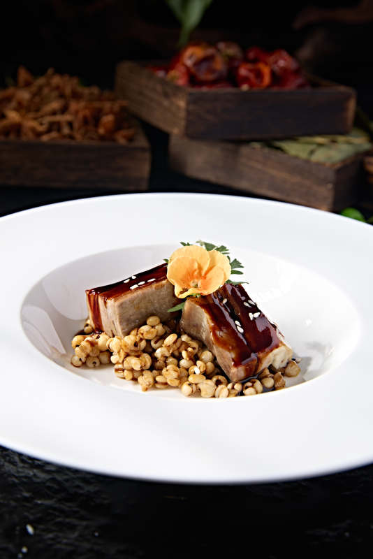 位菜薏米浇汁小羊排