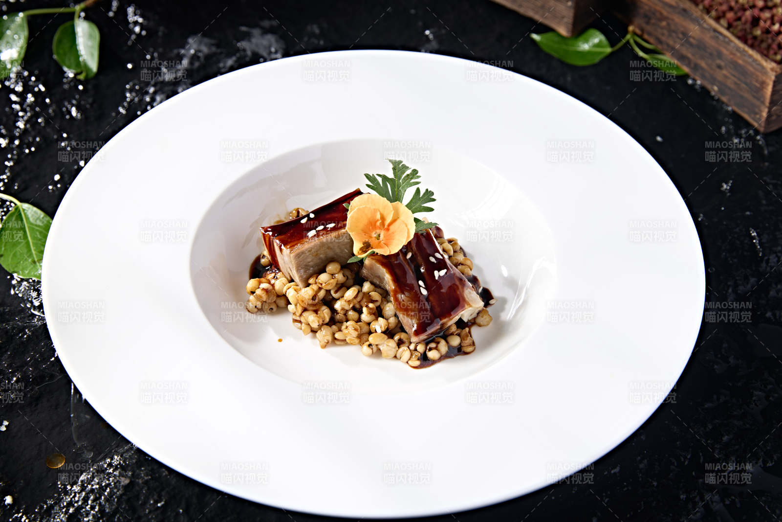 位菜薏米浇汁小羊排