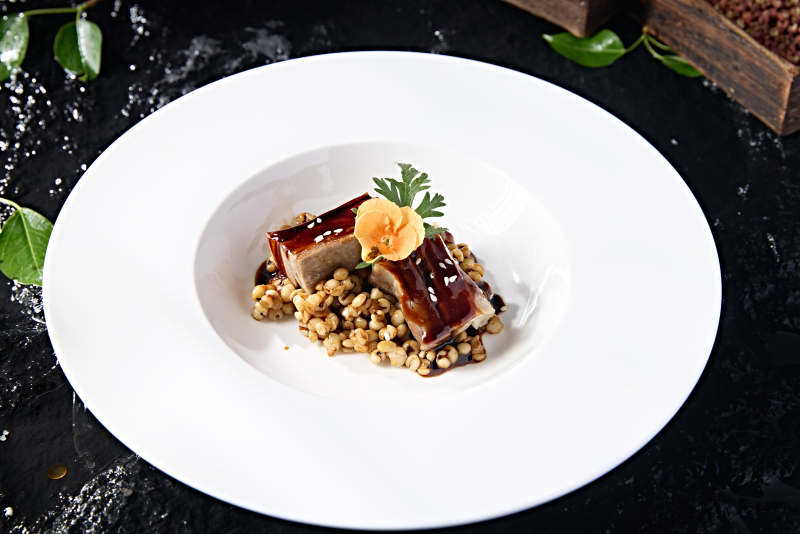 位菜薏米浇汁小羊排