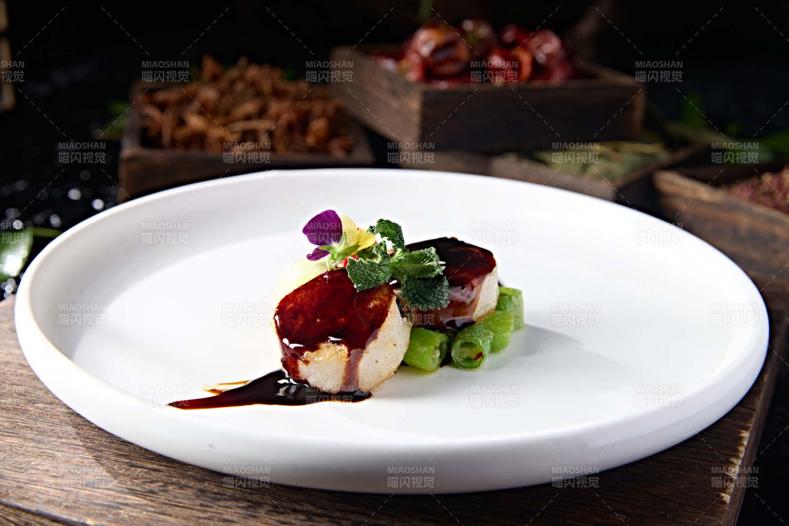 高档中餐美食浇汁烧瑶柱贝丁带子