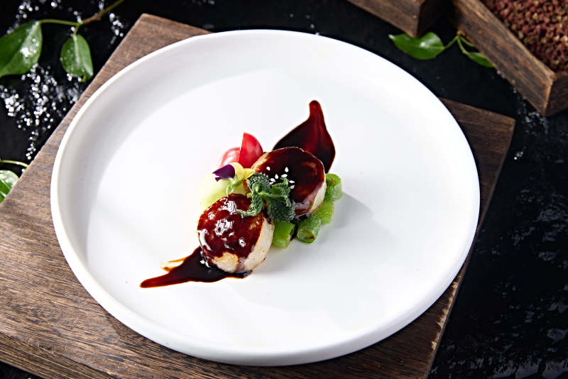 高档中餐美食浇汁烧瑶柱贝丁带子