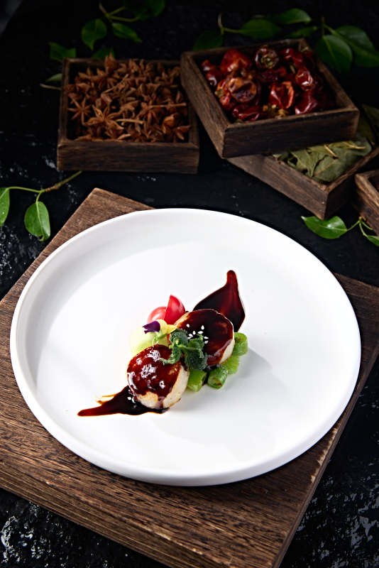 高档中餐美食浇汁烧瑶柱贝丁带子