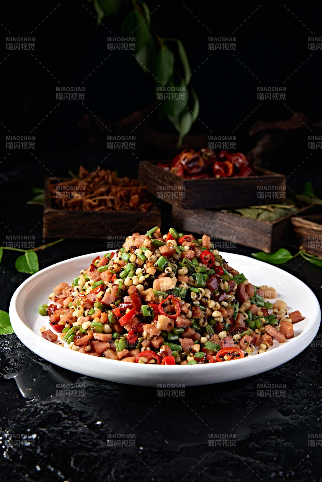 藜麦薏米剁椒小炒豇豆腊肉碎