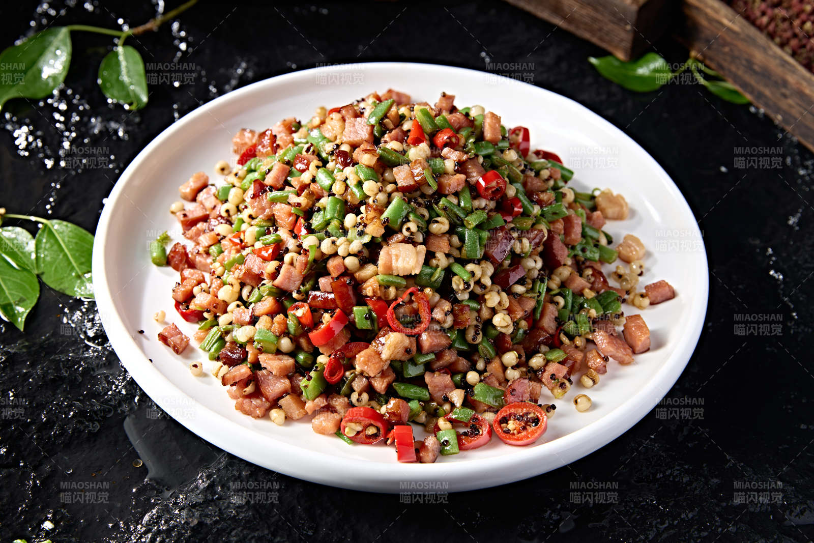 藜麦薏米剁椒小炒豇豆腊肉碎