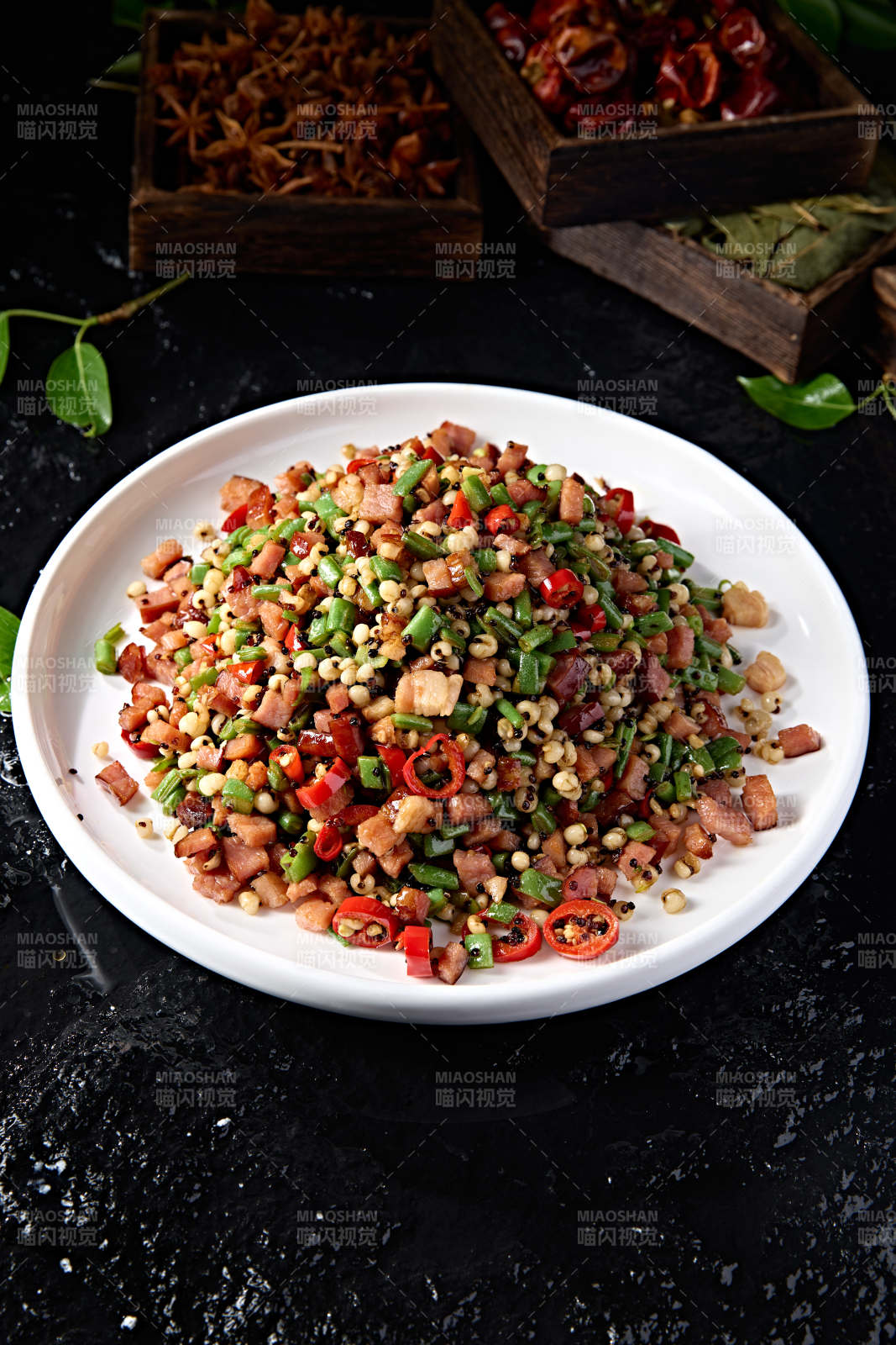 藜麦薏米剁椒小炒豇豆腊肉碎