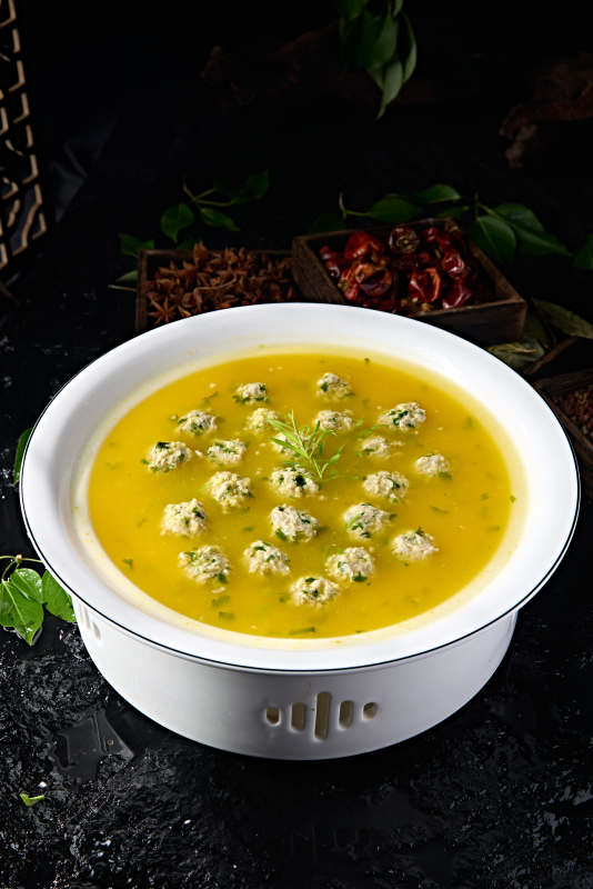 一品酸汤炖野菜珍珠肉丸