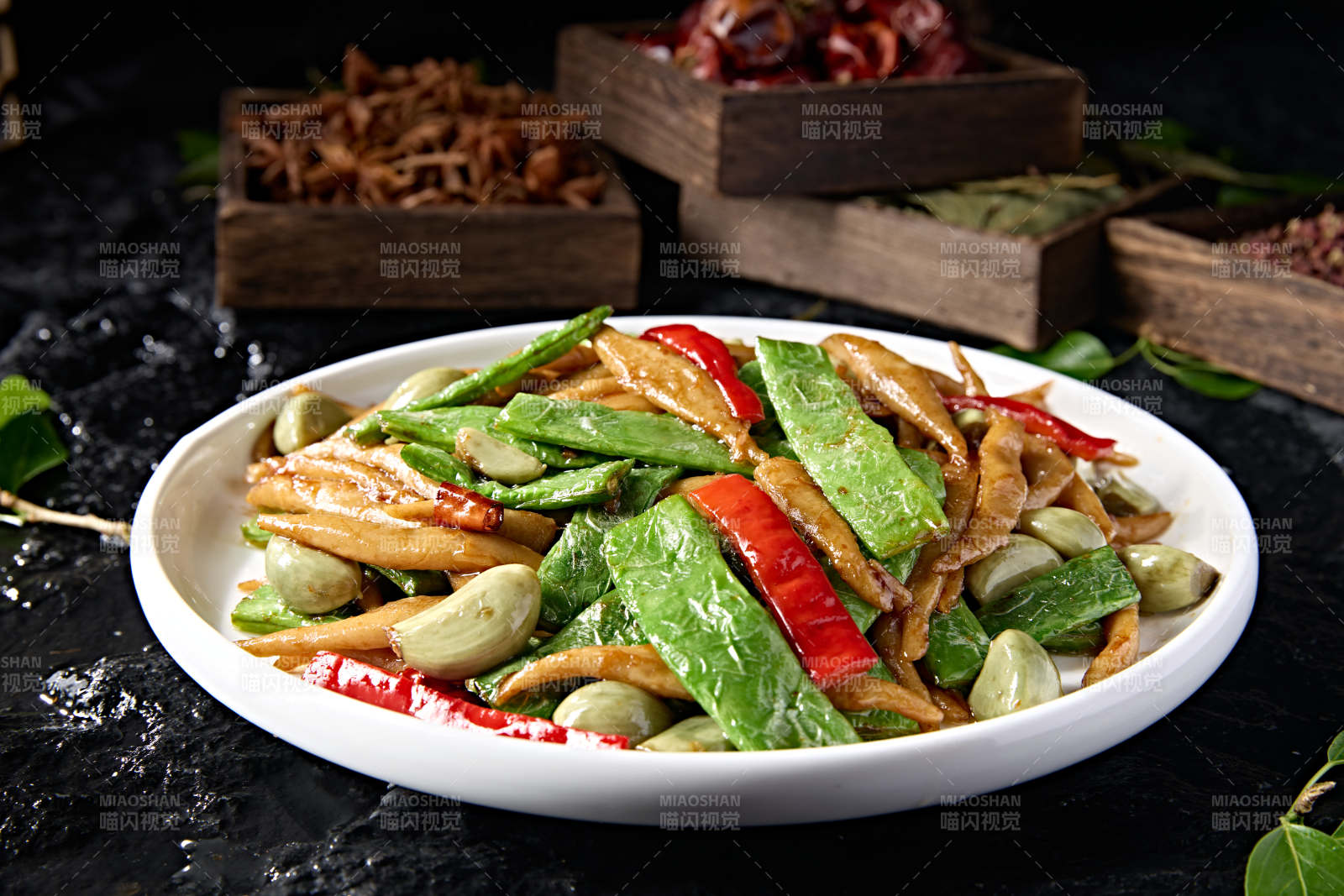 山西风味腊八蒜彩椒豆角炒拨鱼儿