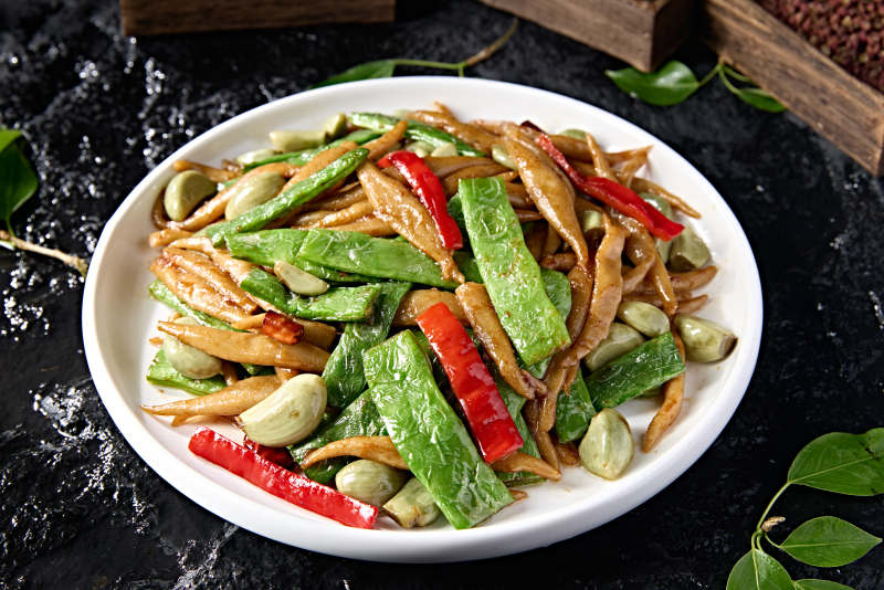 山西风味腊八蒜彩椒豆角炒拨鱼儿