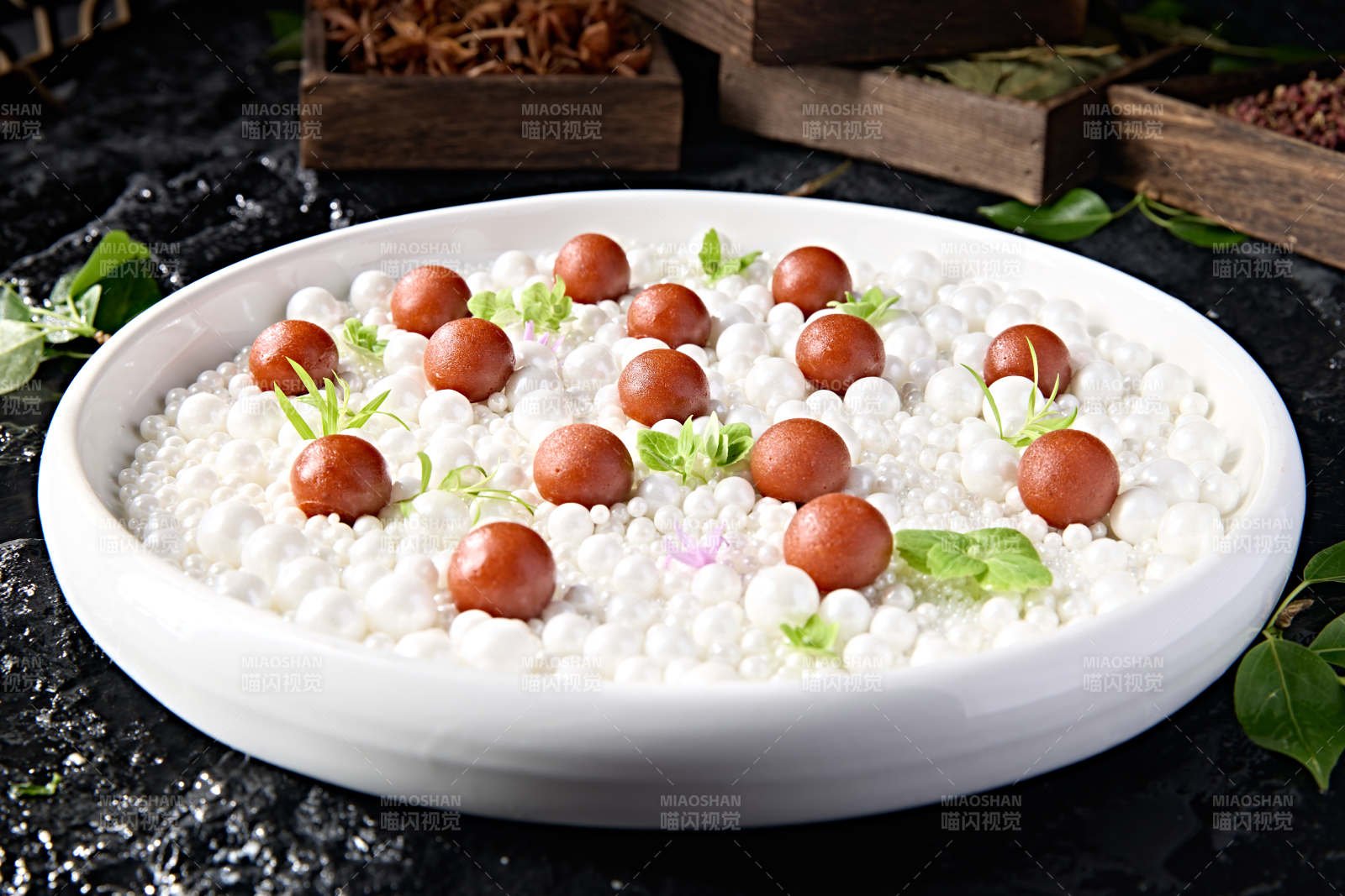 地方特色美食珍珠白玉琥珀山楂带黄球