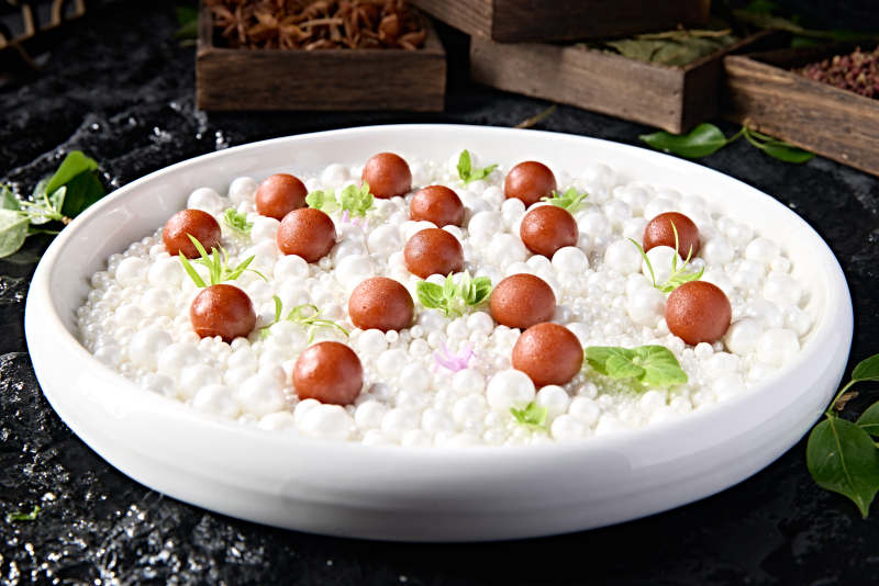 地方特色美食珍珠白玉琥珀山楂带黄球