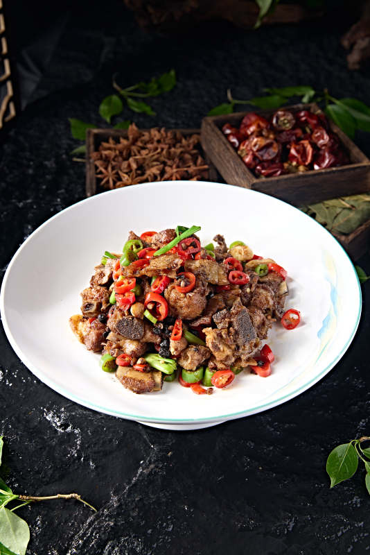 米椒豆豉蒜子炒猪小排