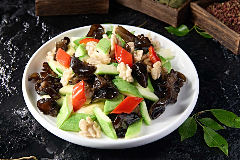 合炒西葫蘆木耳彩椒炒桃仁