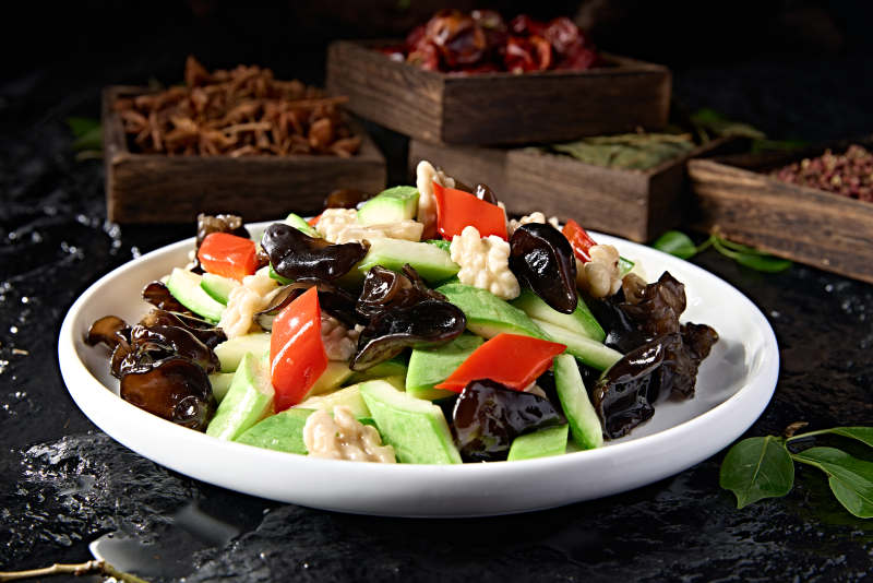 合炒西葫蘆木耳彩椒炒桃仁