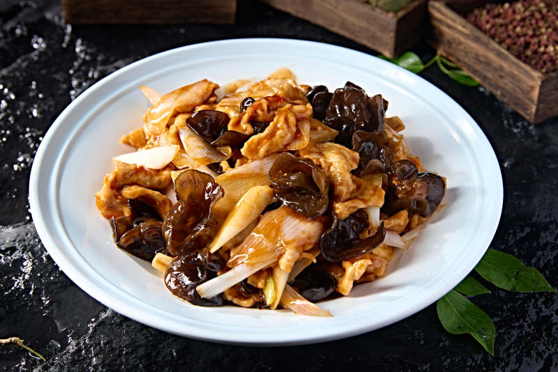 中餐木耳葱烧木须肉