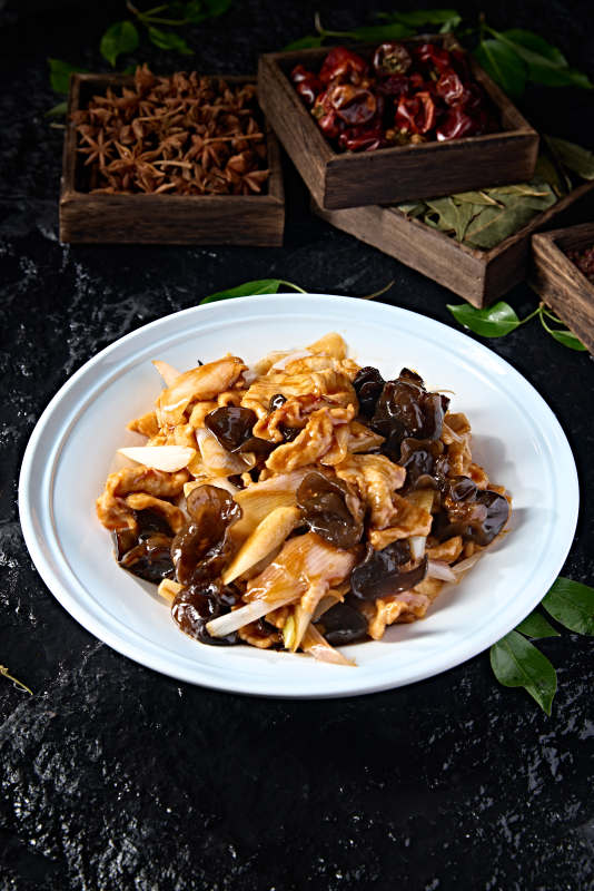 中餐木耳葱烧木须肉