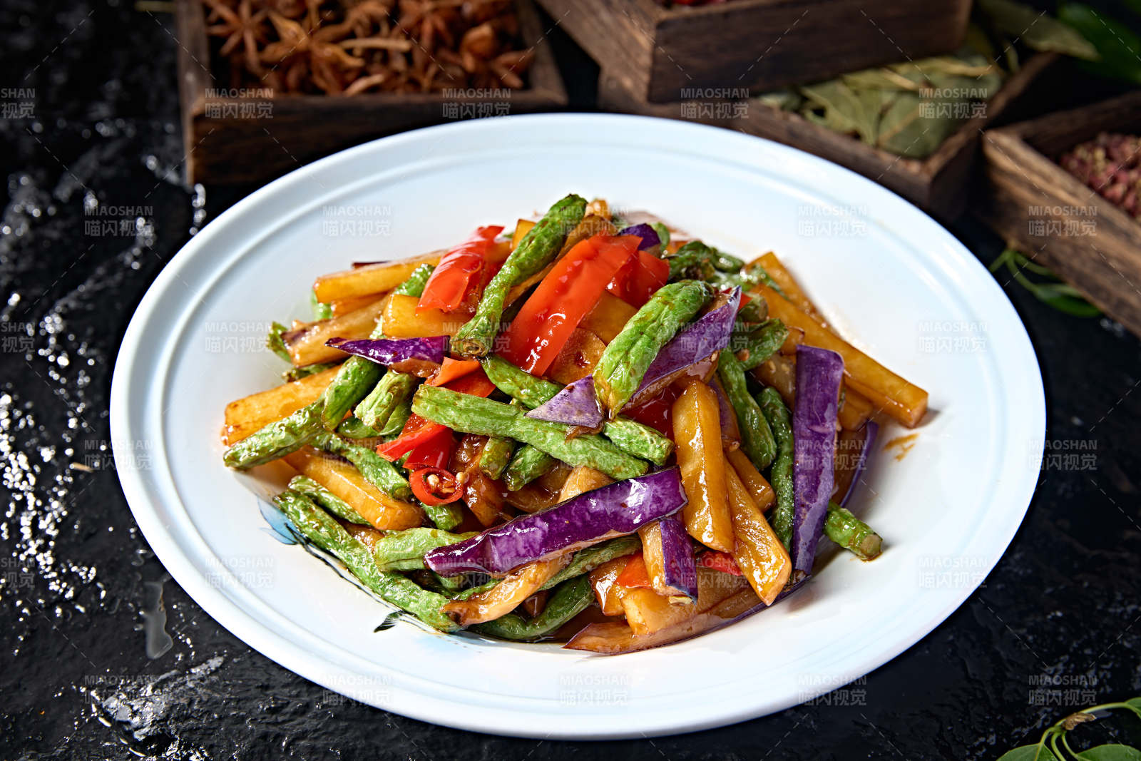 中餐素合炒彩椒豆角土豆烧茄子