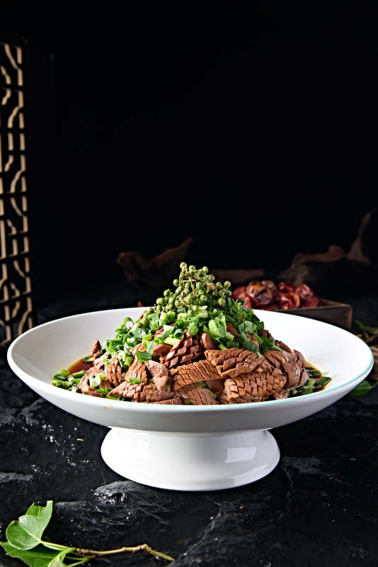 中餐美食藤椒葱香炖腰花