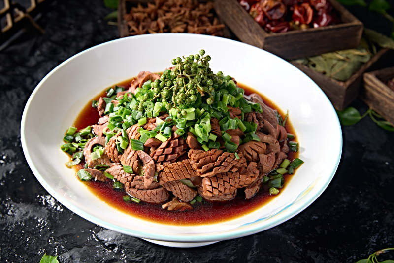 中餐美食藤椒葱香炖腰花