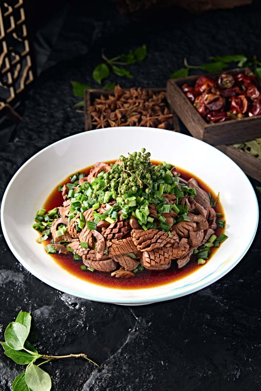 中餐美食藤椒葱香炖腰花