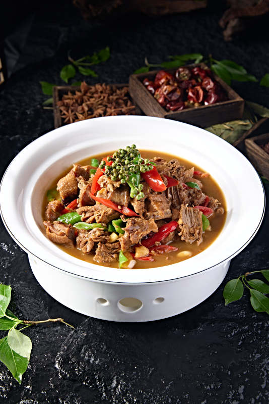 中餐美食藤椒彩椒炖柴鸡块