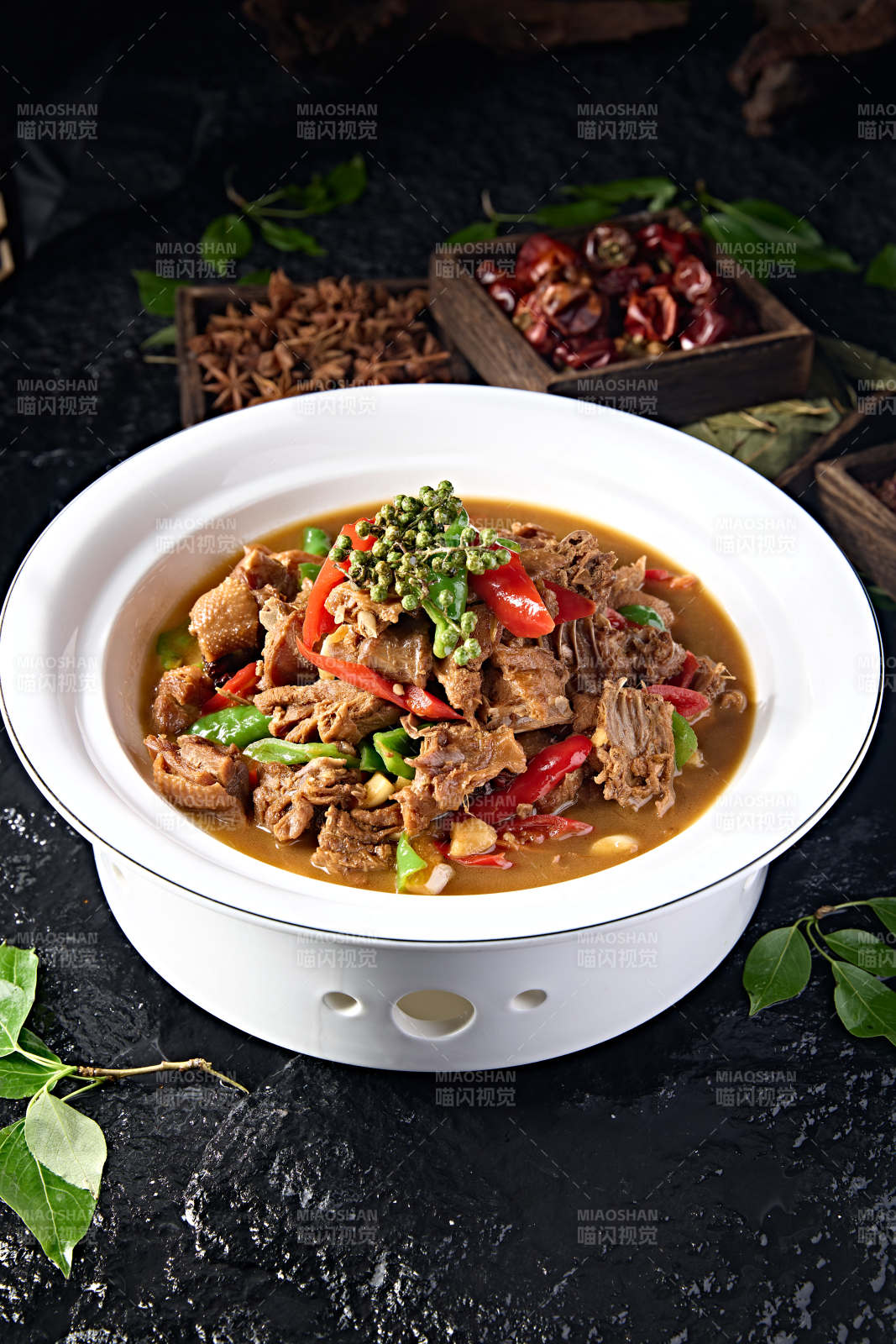 中餐美食藤椒彩椒炖柴鸡块