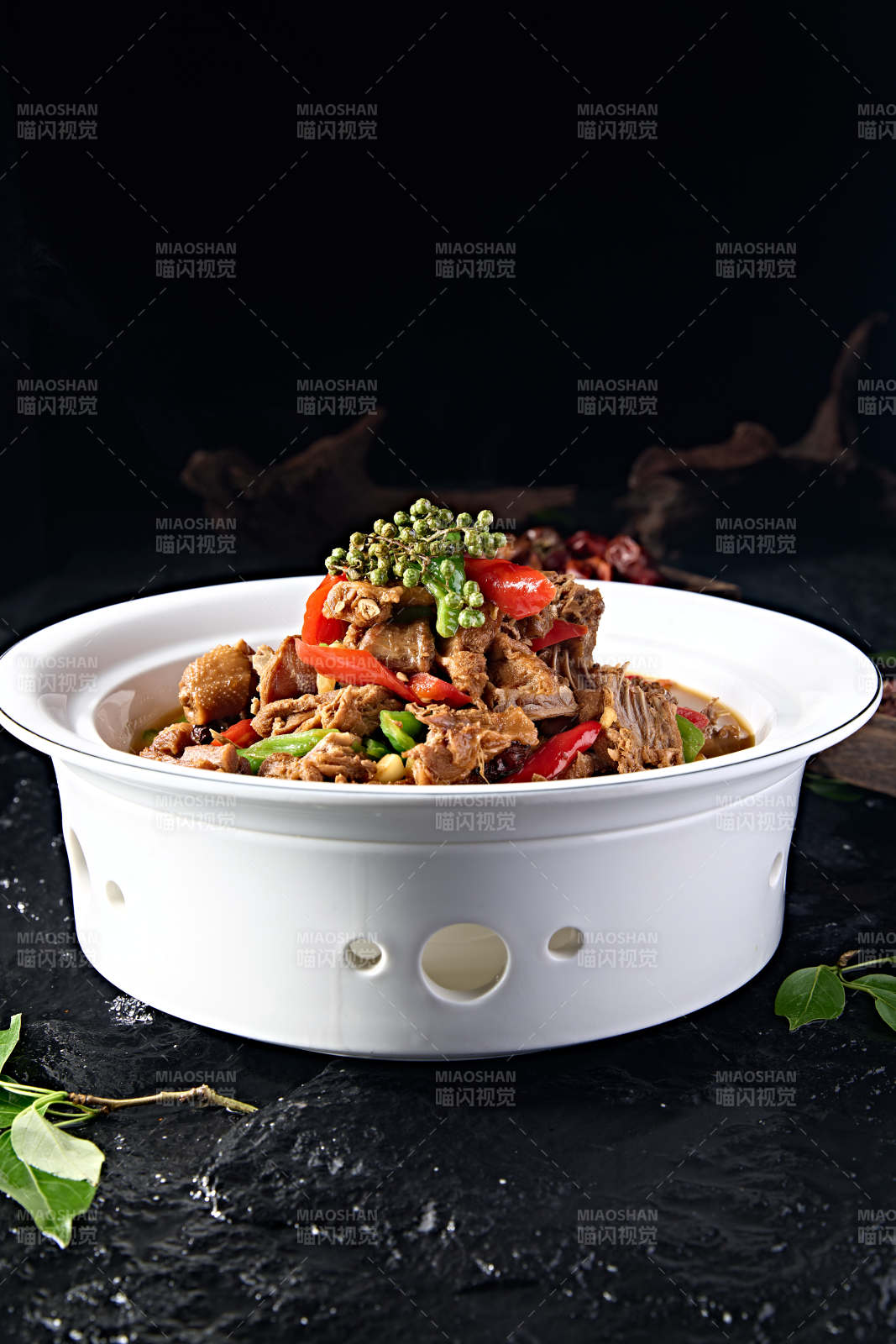 中餐美食藤椒彩椒炖柴鸡块