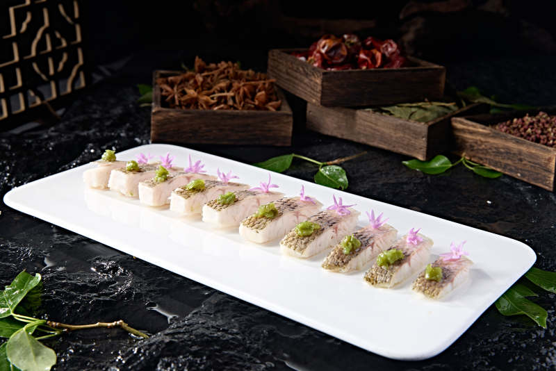 中餐美食青椒酱配水煮脆肉皖鱼块