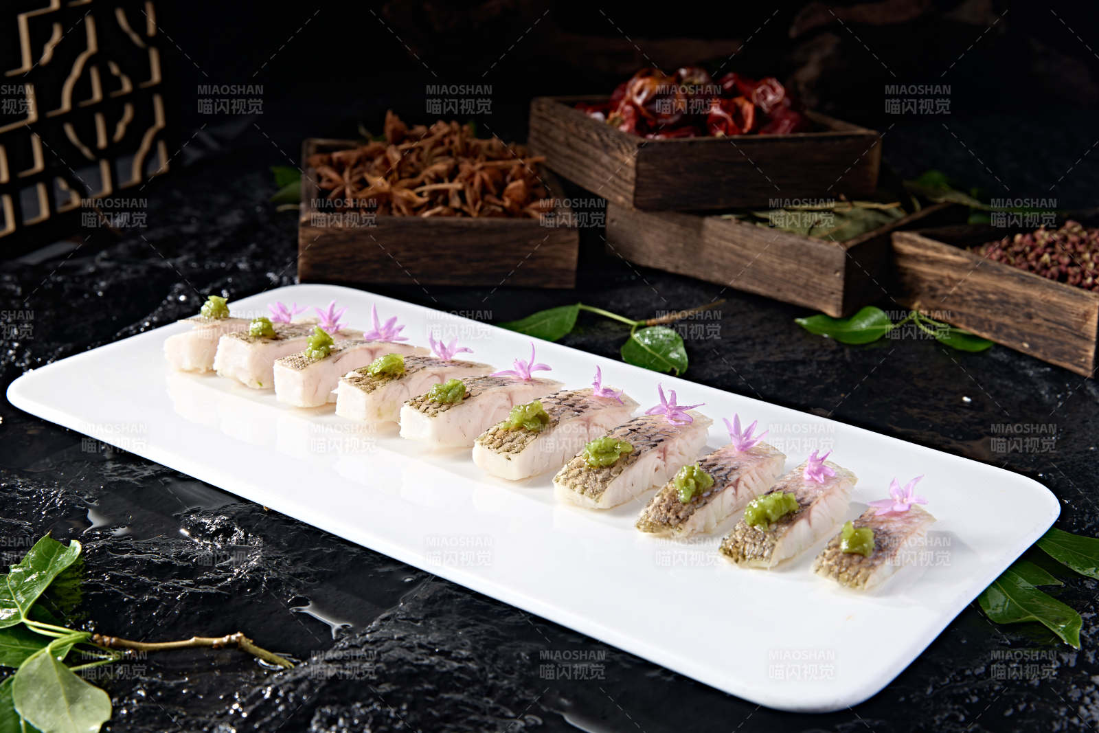 中餐美食青椒酱配水煮脆肉皖鱼块