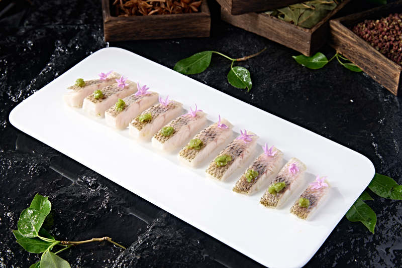 中餐美食青椒酱配水煮脆肉皖鱼块