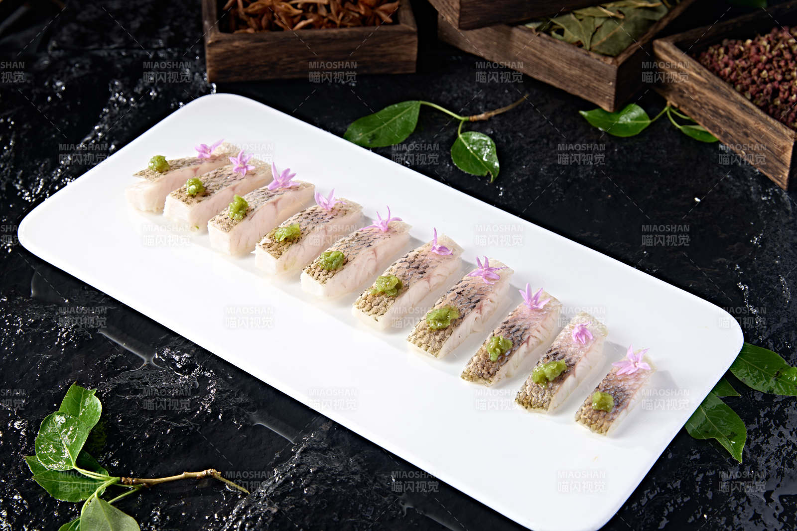 中餐美食青椒酱配水煮脆肉皖鱼块